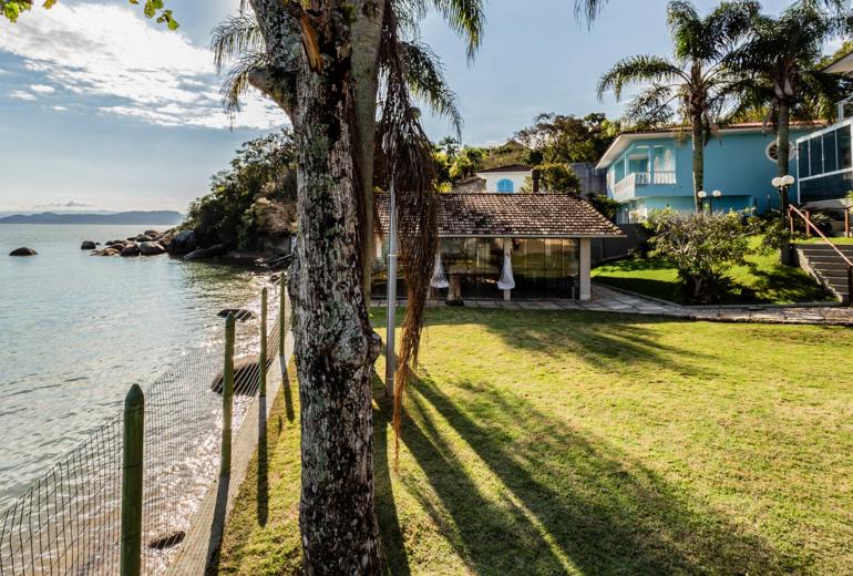 Flo542 - Beautiful sea front villa in Florianópolis