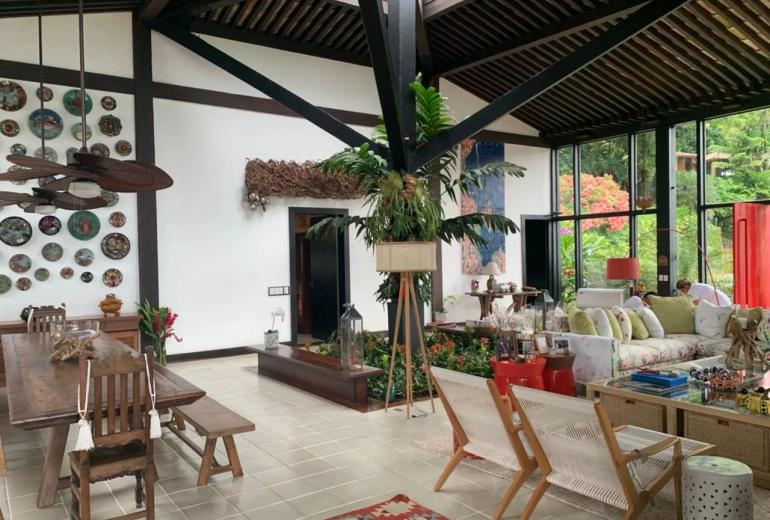 Luxurious Retreat in Angra dos Reis: 6-Bedroom House for Sale