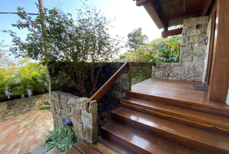 Rio357 - Charming villa with pool and 5 suites in Joá