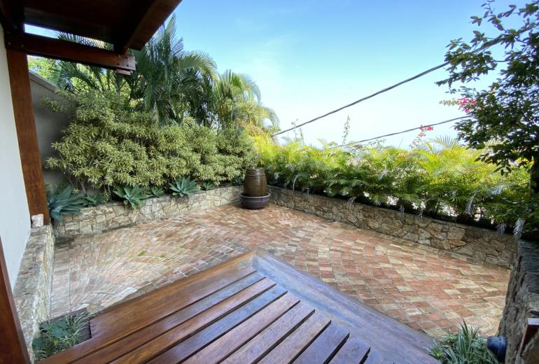 Rio357 - Charming villa with pool and 5 suites in Joá