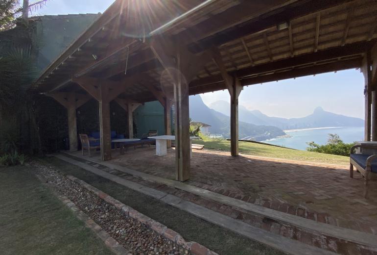Rio357 - Charming villa with pool and 5 suites in Joá
