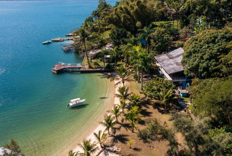 Ang049 - Hermosa casa en una isla en Angra dos Reis