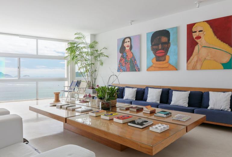 Rio035 - Spacious apartment facing the sea in Copacabana