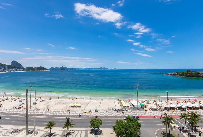 Rio035 - Espaçoso apartamento frente mar em Copacabana