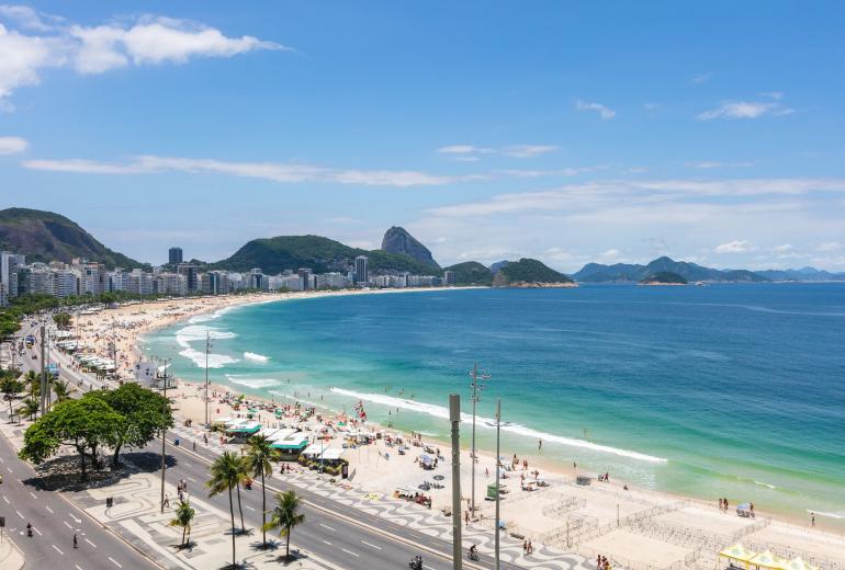 Rio035 - Spacious apartment facing the sea in Copacabana