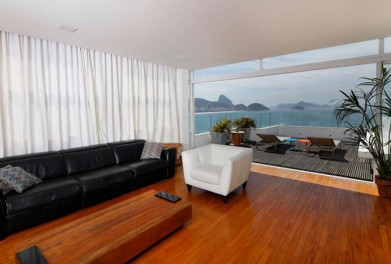 Rio067 - Penthouse de 3 chambres face à la mer à Copacabana