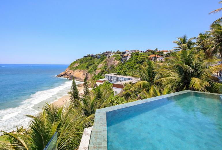 Rio017 - Beautiful villa with an ocean view in Joá