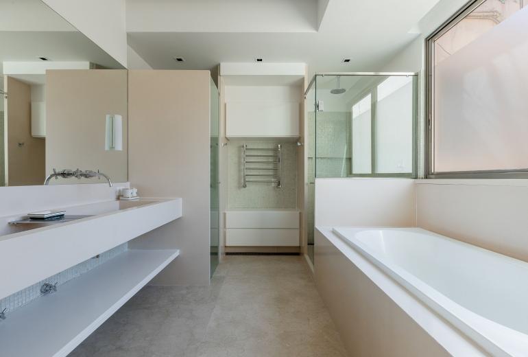 Rio038 - A Contemporary Duplex on the Oceanfront