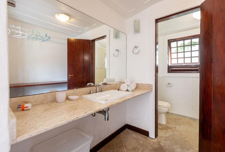Buz029 - Prestigious house in front of the sea in Búzios
