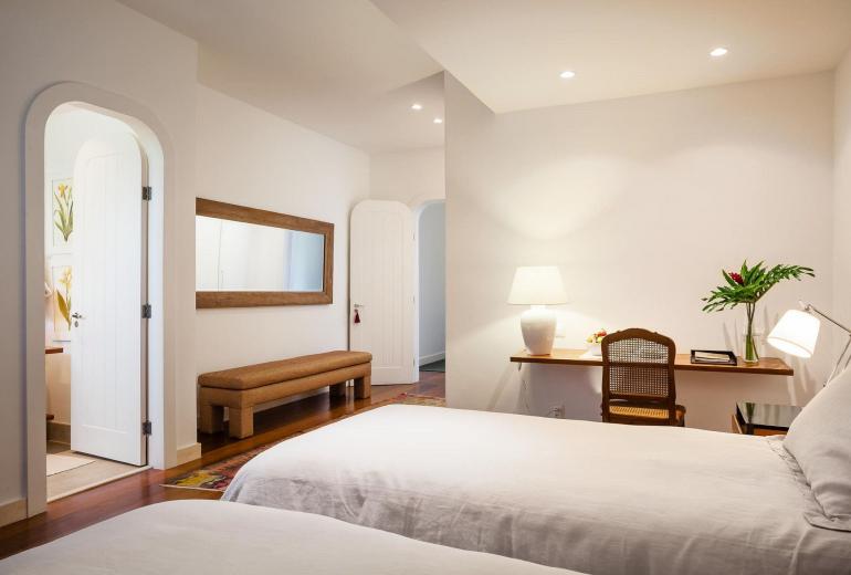 Rio180 - Luxury 7 bedroom villa with pool in Santa Teresa