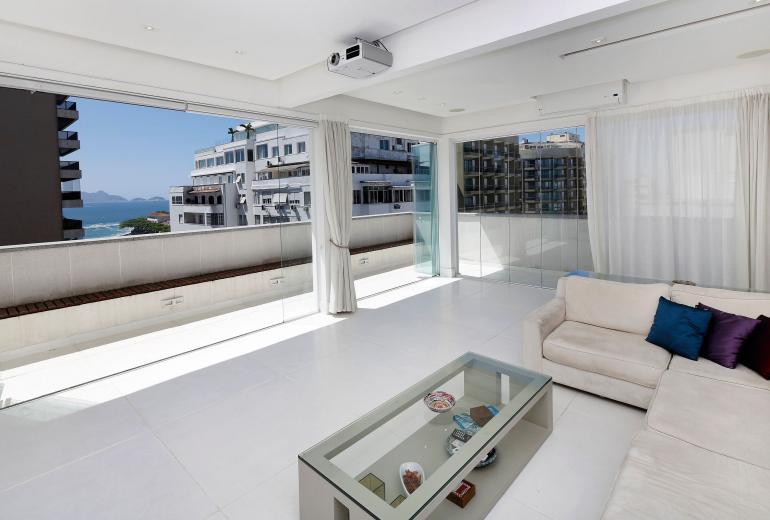 Rio197 - Penthouse overlooking the ocean in Copacabana