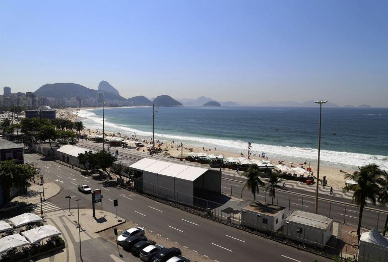 Rio032 - Amplo apartamento à beira-mar em Copacabana