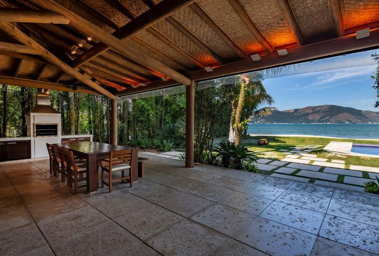 Ang027 - Luxurious villa by the sea in Angra dos Reis