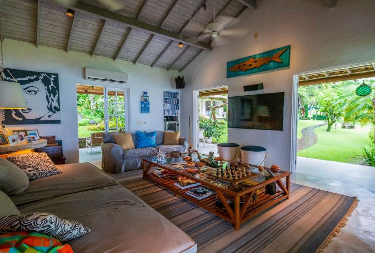 Ang003 - Luxurious beachfront property in Ilha Grande