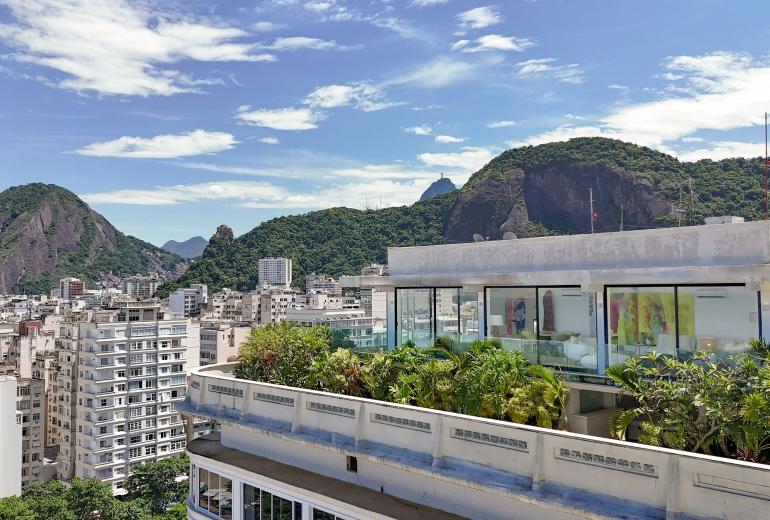 Rio039 - Cobertura à beira-mar em Copacabana