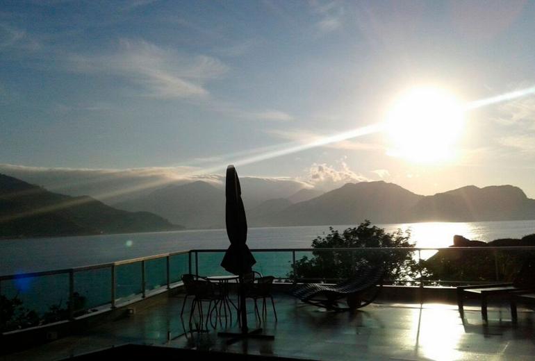 Ang030 - Casa con piscina en Angra dos Reis