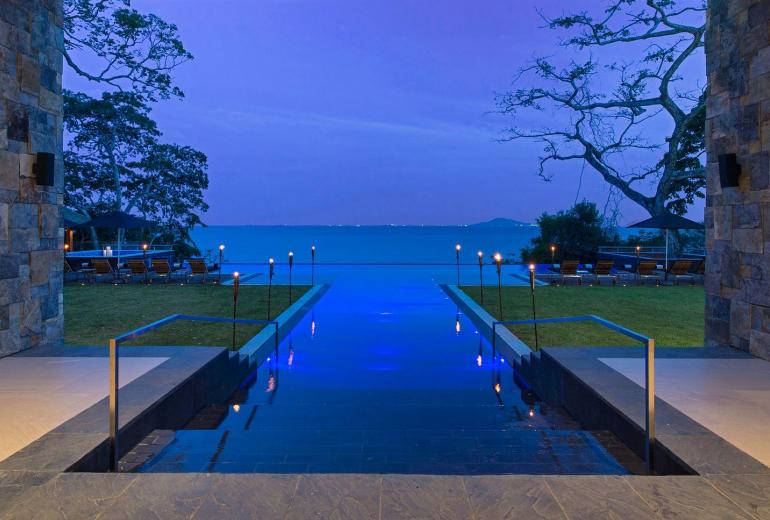 Pan003 - Luxury mansion with infinity pool in Panama City