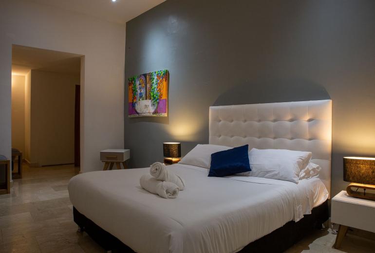 Car034 - 21 Bedroom Luxury Mansion in Cartagena