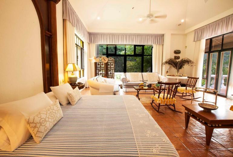 Cap001 - Luxury farm with 4 suites in Carmen de Apicala