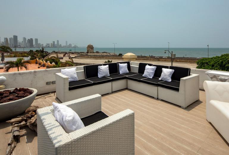 Car072 - Nice penthouse with sea view in the city center