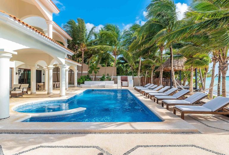 Tul004 - Luxurious sea front duplex villa with pool in Tulum
