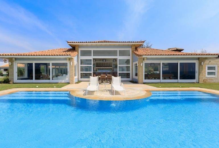 Buz043 - Lujosa villa con piscina frente al mar en Búzios