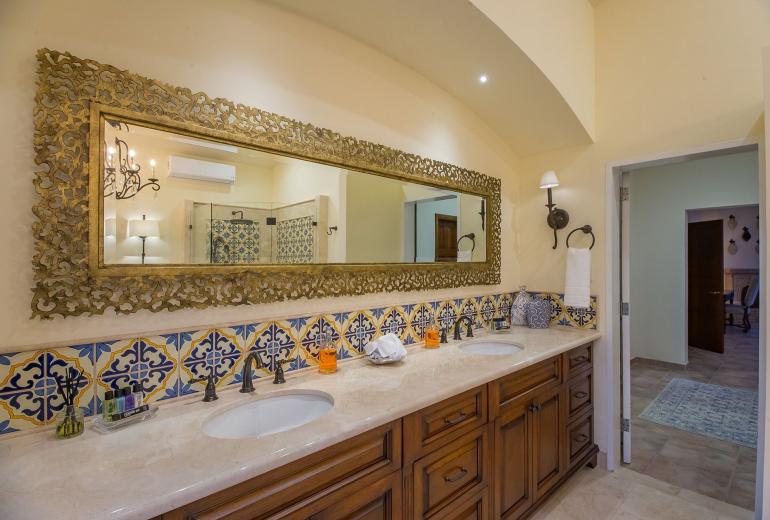 Cab012 - Beautiful villa with 7 suites in Los Cabos