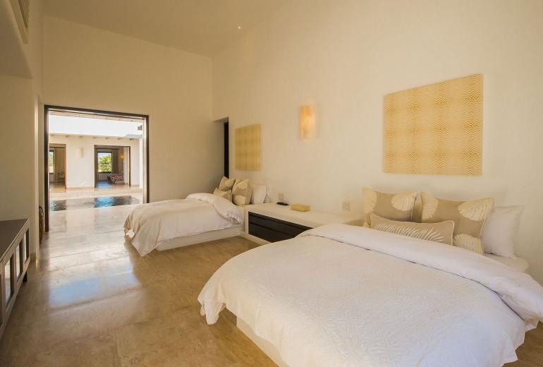 Cab016 - Luxurious 6 bedroom villa with pool in Los Cabos