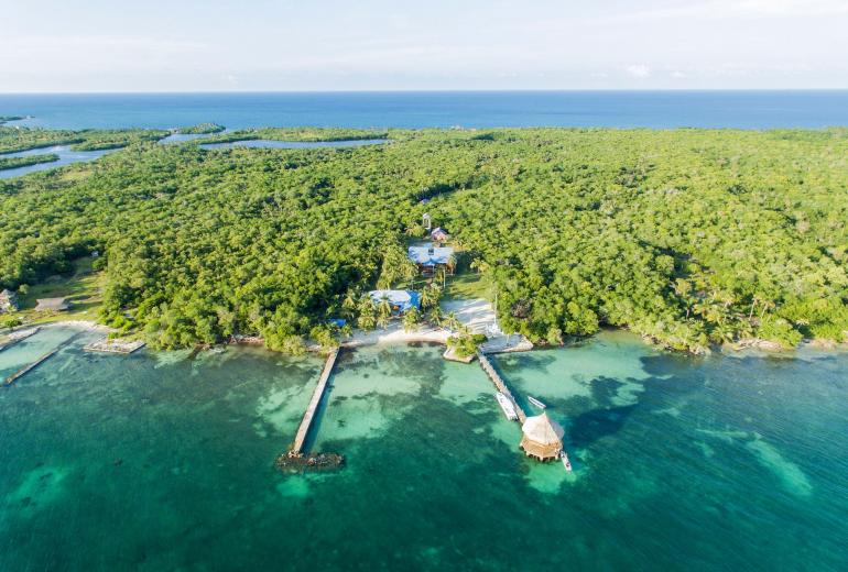 Car001 - Beach house with pool on Tintipan Island