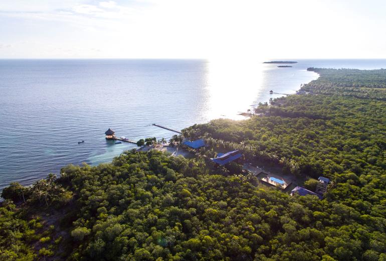 Car001 - Beach house with pool on Tintipan Island