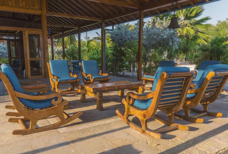 Car001 - Beach house with pool on Tintipan Island