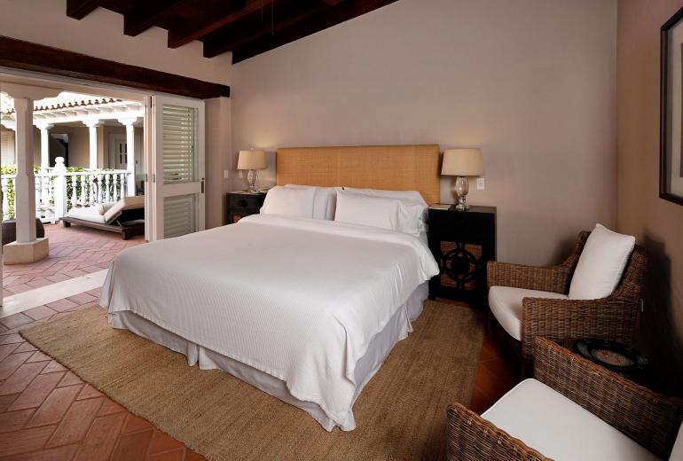 Car024 - Luxurious 6 bedroom villa with pool in Cartagena