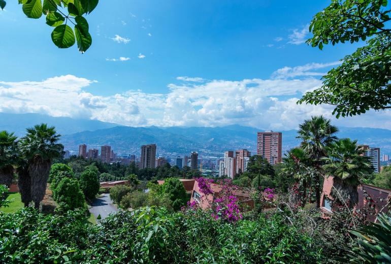 Med078 - Villa historique dans les hauteurs de Medellin