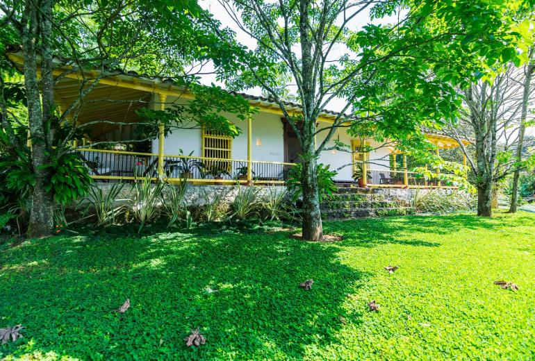 Med078 - Casa historica en las montañas de Medellin