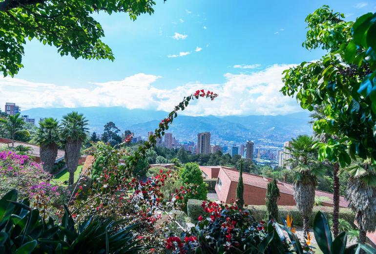 Med078 - Villa historique dans les hauteurs de Medellin