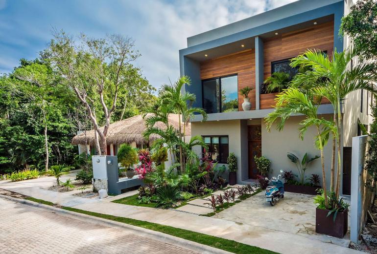 Tul013 - Beautiful triplex house with pool in Tulum