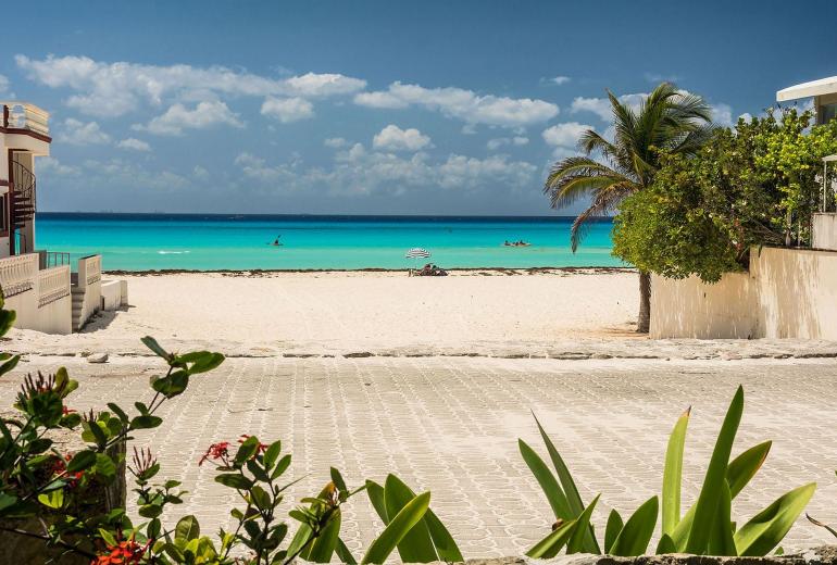 Pcr003 - Beachfront villa in Playa del Carmen