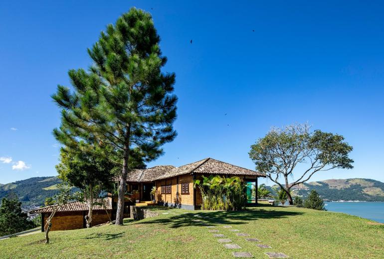 Ang044 - Casa com linda vista em Mangaratiba