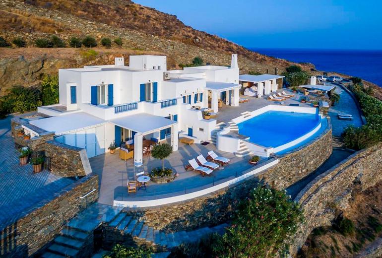 Cyc009 - Villa en Siros con vistas al mar Egeo