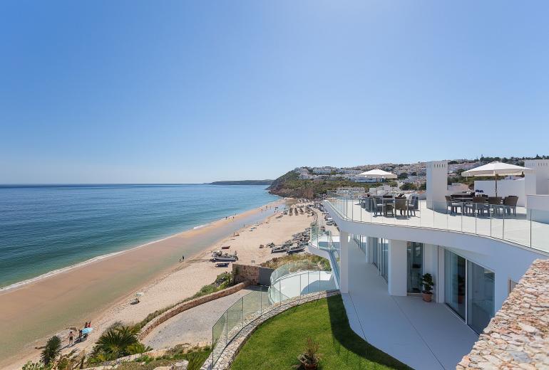 Alg002 - Élégance en Bord de Falaise avec Vue Mer