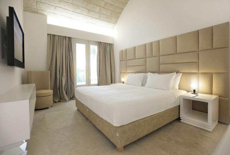 Pug004 - Luxurious modern vacation home, Puglia, Italy