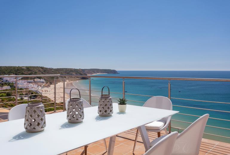 Alg004 - Villa contemporánea en el oeste del Algarve | Latin Exclusive