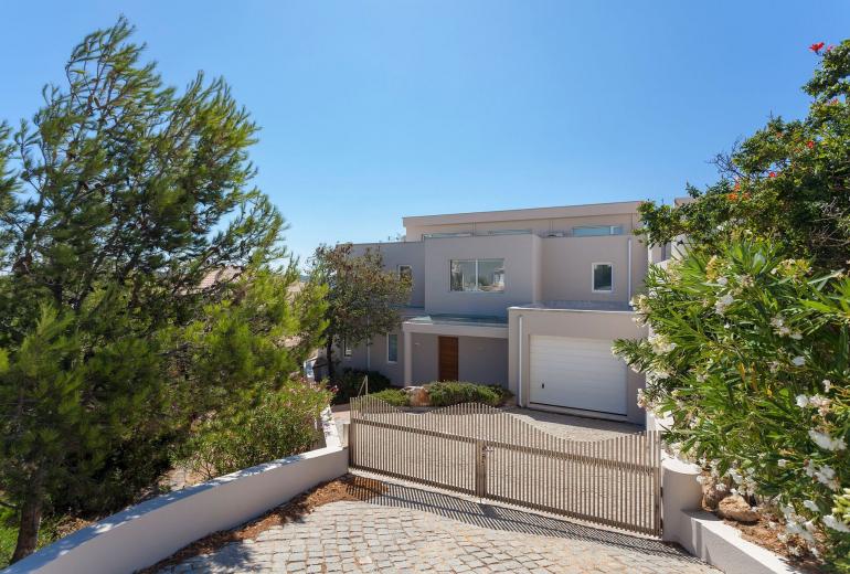 Alg004 - Villa contemporánea en el oeste del Algarve | Latin Exclusive