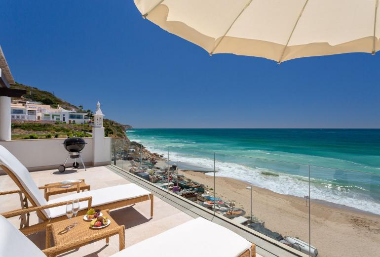 Alg006 - Beachside house, Salema, Algarve