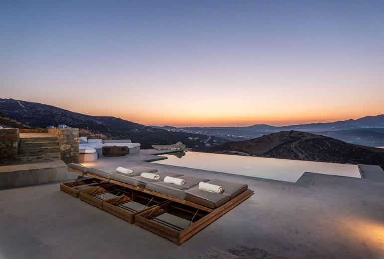 Cyc020 - Elegant villa overlooking the Aegean Sea, Mykonos.