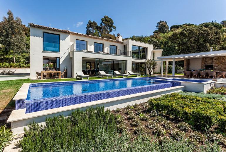 Azu008 - Elegant Luxurious Villa on the French Riviera