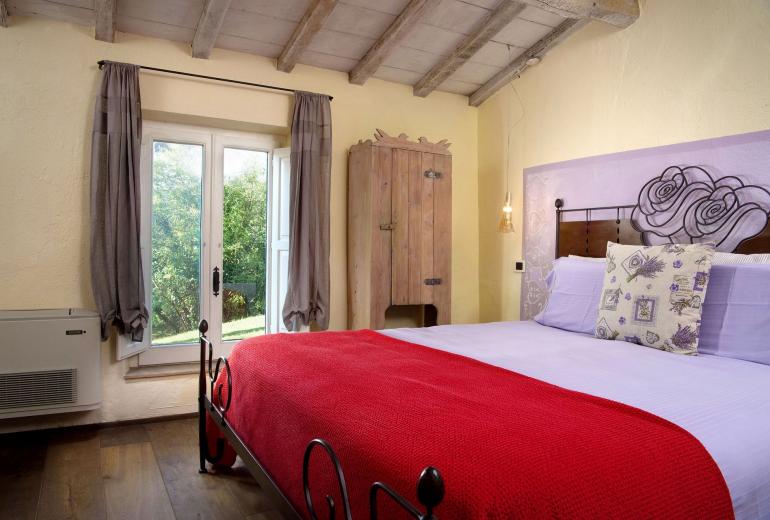 Tus013 - Traditional villa absorbed in nature, Tuscany