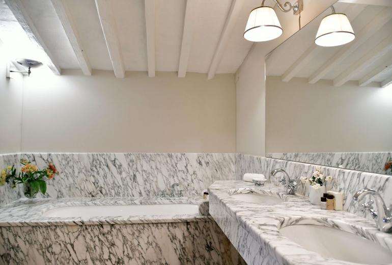 Tus017 - Apartamento Grande de Luxo com Terraço
