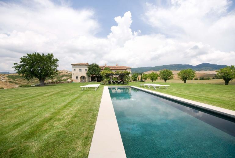 Tus003 - Villa surrounded by rolling hills, Tuscany