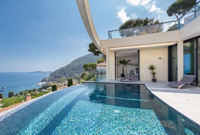Azu005 - Villa overlooking the bay of Eze, French Riviera